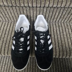 MENS ADIDAS Black and White Low-Top Sneakers